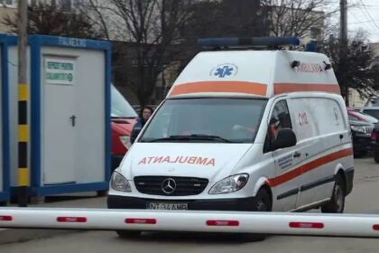 o eleva din timisoara a ajuns de urgenta la spital dupa ce a inghitit mai multe medicamente 699c2e07c23e4