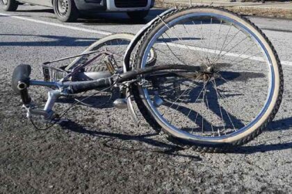 o femeie din rosiori de vede acuzata ca a lovit cu masina un biciclist si a parasit locul accidentului a fost retinuta video 699c351d2ec2d