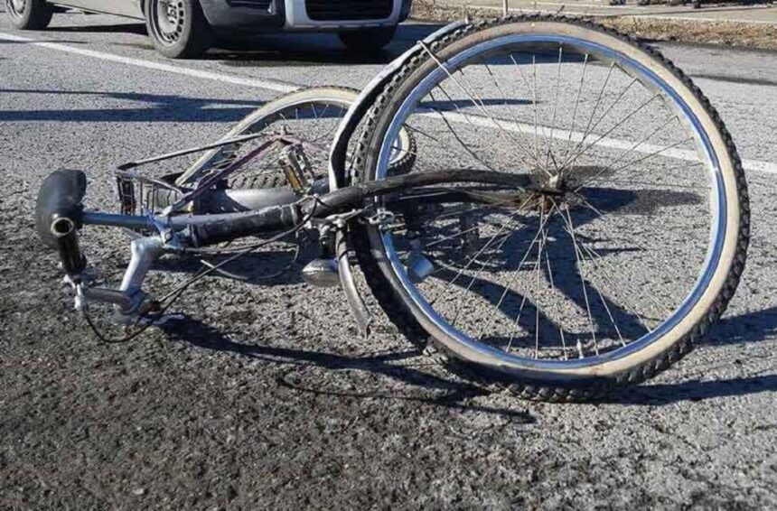 o femeie din rosiori de vede acuzata ca a lovit cu masina un biciclist si a parasit locul accidentului a fost retinuta video 699c351d2ec2d