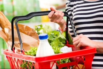 o noua metoda de inselaciune face victime in romania escrocii se dau drept vecina care vinde alimente 698d19ec55ffd