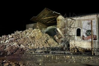 o politista a fost ranita dupa ce turla unei biserici din cehu silvaniei s a prabusit se cauta victime sub daramaturi 6982917a7c637