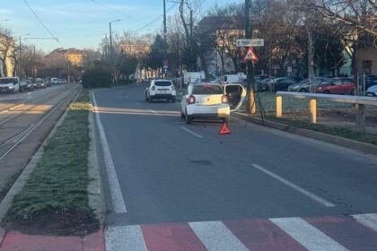 o soferita a trecut pe rosu si a accidentat doi pietoni in timisoara victimele de 11 si 50 de ani au fost transportate la spital 69a14d68d5c53