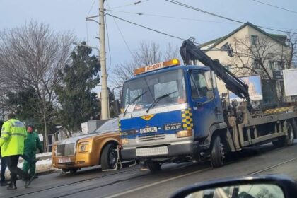 om de afaceri condamnat la puscarie prins la volanul unui roll royce phantom in centrul iasului cu numere ilegale dat in judecata si de o avocata ce l acuza ca o terorizeaza 6983f37038886