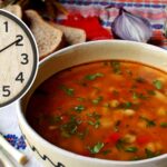 ora maxima la care poti sa mananci ciorba medicii au dezvaluit secretul pentru o digestie corecta 698b2f3ab2250