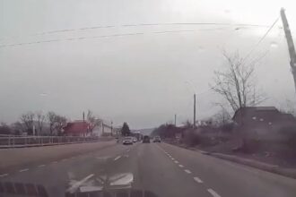 politia s a autosesizat dupa ce pe retelele sociale a aparut un video cu doi soferi care se sicanau agresiv in trafic la podu iloaiei pe europeana 699d938843555