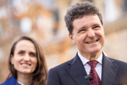 prim ministrul nicusor dan si rezista de la externe gafe pe linie cum fac rezistii de ras romania pe scena internationala 69999cdfe38ee