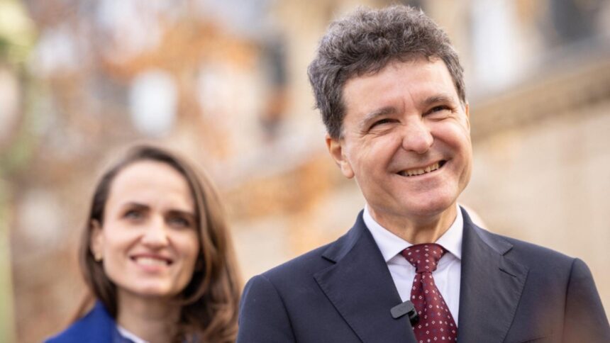 prim ministrul nicusor dan si rezista de la externe gafe pe linie cum fac rezistii de ras romania pe scena internationala 69999cdfe38ee