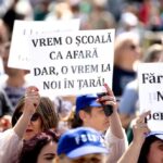 profesori ieseni la protest la bucuresti impotriva masurilor din educatie aproximativ 2 000 de angajati azi in piata victoriei 6982a8ec59138