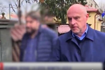 profesorul acuzat de viol a revenit la catedra atragea eleve in ordinul ocult si le agresa 69936eda3a15f