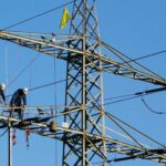 proiectul care schimba regulile pentru proprietari liniile electrice de pe terenurile private ar putea fi mutate 698c72b33a75f