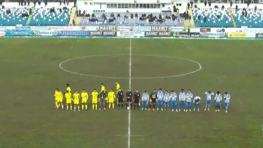 proteste ale fanilor politehnicii un pusti care s a sufocat pe teren mocirla in loc de gazon sfaiter la vestiare victima ailenei cinci puncte pana la play off 6999c93f1896e