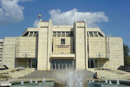 reabilitarea teatrului luceafarului nota de plata umflata proiectul a devenit cu 25 mai scump calculele facute de firma unui cunoscut fost lider liberal 69a0f465139a4