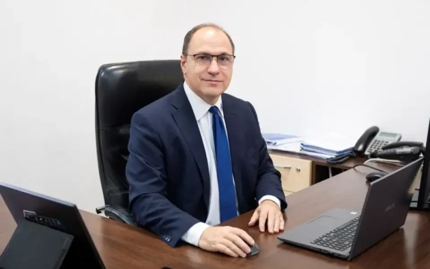 rectorul universitatii din suceava cu studii la iasi vehiculat pentru functia de ministru al educatiei 699aadbf296f0