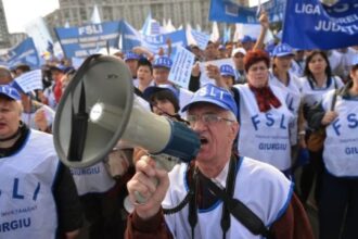 referendumul pentru greva profesorilor a ajuns in scoli sindicatele propun boicotarea simularilor 69844ec1aecd8