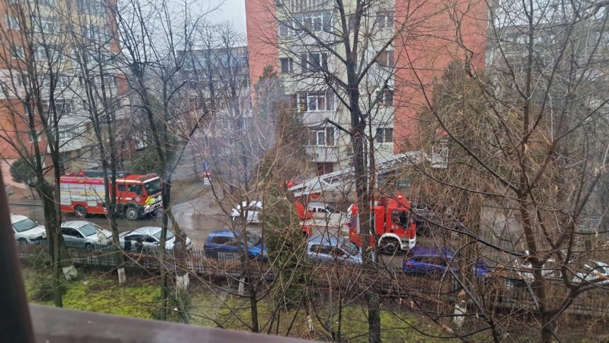 risc major pentru pietoni pe aleea nicolina un aparat de aer conditionat la un pas de prabusire 6985ae5228014