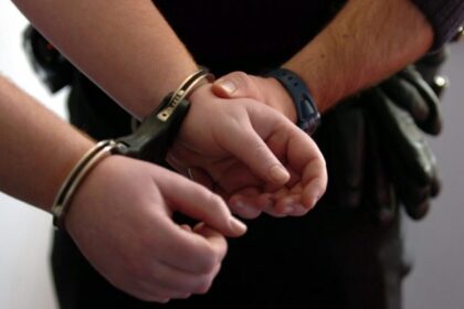 s a razbunat deoarece a fost reclamat la politie pentru conducere sub influenta alcoolului 69982fcd443df