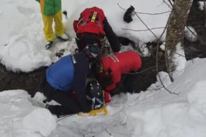 schior cazut intr un parau la predeal salvat de jandarmi si salvamont partia era inchisa video 699818e1786e4