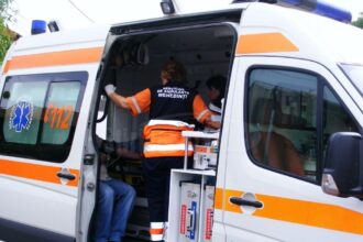 si a pierdut viata in urma unui accident stupid produs de sot la costesti femeia a sarit din mers pentru ca ramasesera fara frane la vale 6995ae1a0d50f