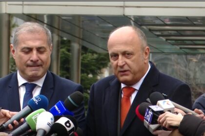 sindicalistii pun piciorul in prag banul public a fost cheltuit nejustificat mai multe industrii simt mugurii unei crize video 6985fab74cafa