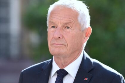 soc in europa un fost prim ministru s a trezit cu politia la usa din cauza legaturilor cu epstein 698debe6a001c