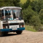 socul unei pensionare si a investit toate economiile intr o casa iar acum afla ca un autobuz ii va trece prin gradina 699ca380e666a