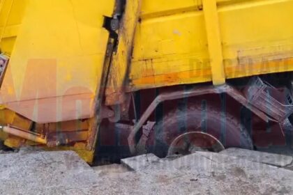 sosea surpata in centrul galati o masina de gunoi a cazut intr o groapa 699d86d31fd8e 2