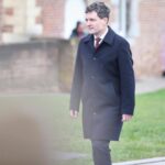 stilistii l au luat in vizor pe nicusor dan dupa gafele vestimentare din belgia cu ce trebuie sa inlocuiasca paltonul murdar si pantalonii sifonati 6995d7567e13c