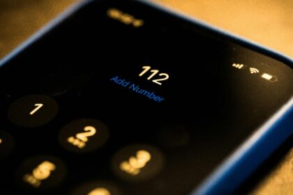 sts lanseaza un nou sistem 112 cum vor fi localizati apelantii fara semnal modalitatea prin care persoanele cu deficiente de auz pot lua legatura cu autoritatile 698b8b9916dd8