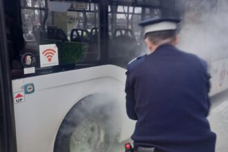 trafic dat peste cap in zona centrala a iasului dupa ce unui autobuz ctp i a luat foc o roata foto 698986c3289b5 1