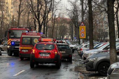 tragedie in capitala o fetita de 5 ani si a pierdut viata dupa ce a fost spulberata de o masina chiar in fata unei scoli copila trecea strada alaturi de bunica 69836f0b8ab29
