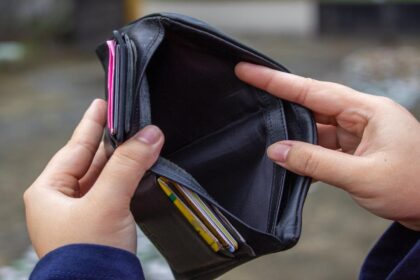 trei adolescenti sunt cercetati dupa ce au agresat si jefuit un baiat de 16 ani in plina strada 69807da3e3d5a