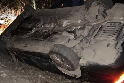 trei minori raniti dupa ce un adolescent a intrat cu un autoturism furat intr un cap de pod in vrancea 69822b84e66de