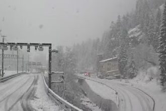 tren cu 80 de pasageri deraiat in elvetia din cauza unei avalanse mai multe persoane ar fi ranite 6992f40a946b0