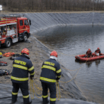 un angajat al unei ferme din alba s a inecat intr un bazin din incinta unitatii trupul neinsufletit a fost scos la mal de catre scafandri 69943e0c5b085