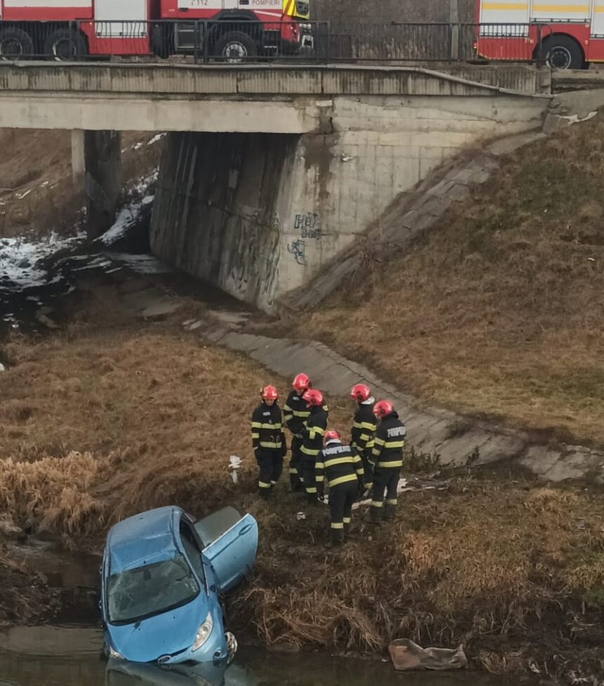 un autoturism a plonjat in bahlui in aceasta dimineata 699bfdcd991be