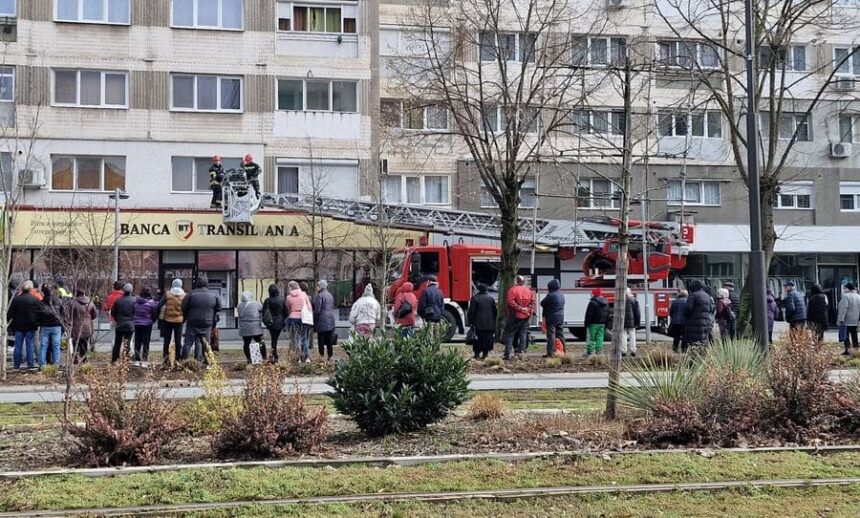un barbat de 35 de ani a fost gasit mort pe terasa unui bloc din resita politia a deschis o ancheta 699f30064ac28