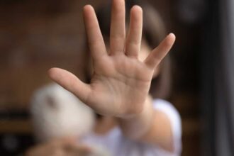 un barbat de 38 de ani din apahida arestat dupa ce ar fi abuzat o fetita de noua ani ce nu au aflat inca politistii 6995e06350a39