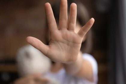 un barbat de 38 de ani din apahida arestat dupa ce ar fi abuzat o fetita de noua ani ce nu au aflat inca politistii 6995e06350a39