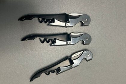 un barbat din bucuresti a fost retinut pentru inselaciuni cu tirbusoane cum a pacalit mai multe persoane sa ii dea bani 699f8ef507762