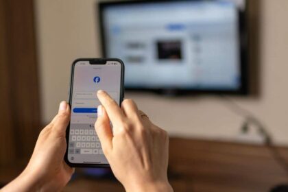 un barbat din dambovita a navalit peste o femeie si a amenintat ca o omoara daca nu i aproba cererea de prietenie pe facebook 69a1bdd8570fd