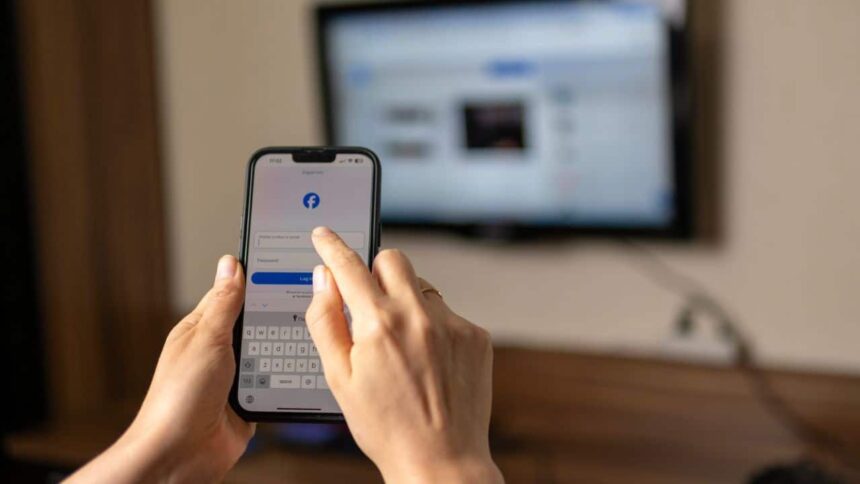 un barbat din dambovita a navalit peste o femeie si a amenintat ca o omoara daca nu i aproba cererea de prietenie pe facebook 69a1bdd8570fd