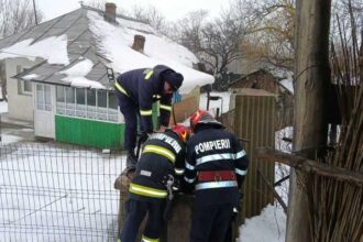 un barbat din judetul botosani a cazut intr o fantana adanca de sapte metri cum a reusit sa anunte tot el pompierii 6984bce8c878d
