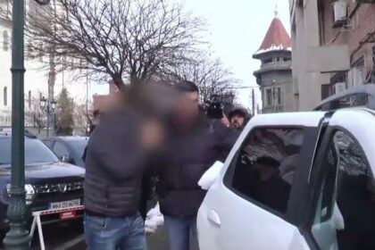 un brancardier a cerut mii de euro spaga pentru a angaja o femeie ca asistent medical la spitalul cfr din drobeta turnu severin a fost retinut 698ed8633f549