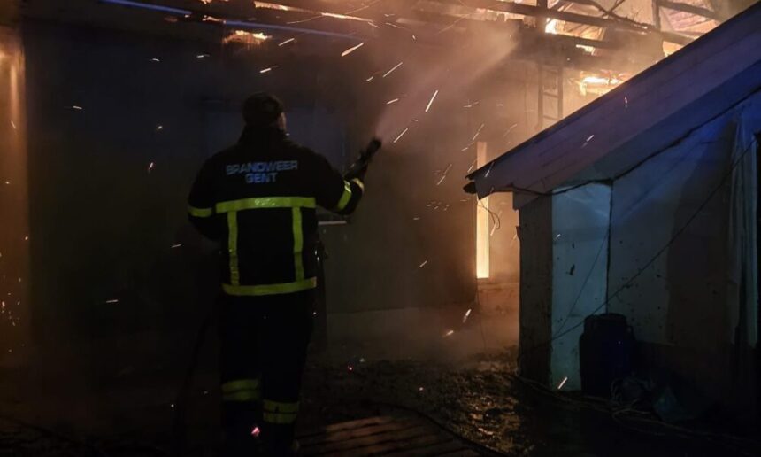 un copil de 3 ani a suferit arsuri pe 25 din corp dupa ce un incendiu i a cuprins casa in judetul iasi video 6992d06d2c0a6
