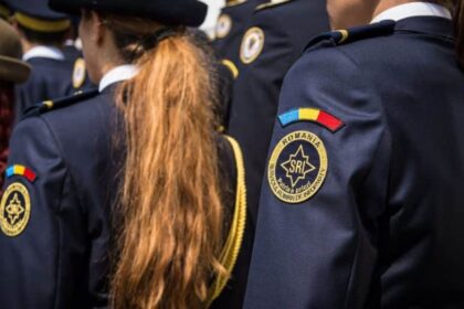 un fost pompier s a dat drept ofiter sri si vindea posturi fictive a incasat peste 20 000 de euro 69964d6e64a52