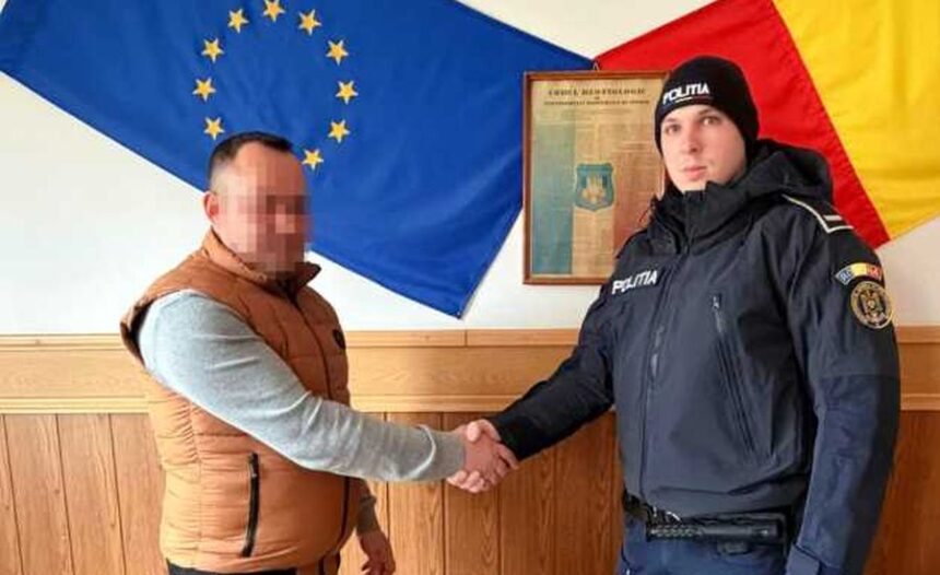 un politist din fetesti aflat in timpul liber a returnat 10 000 de euro gasiti in zona unei banci 6983564e9e1b9