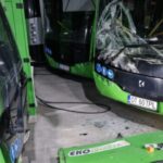 un sofer de autobuz din slatina a facut praf doua autobuze electrice pentru ca a incurcat pedalele 69a1d1efa8aa6