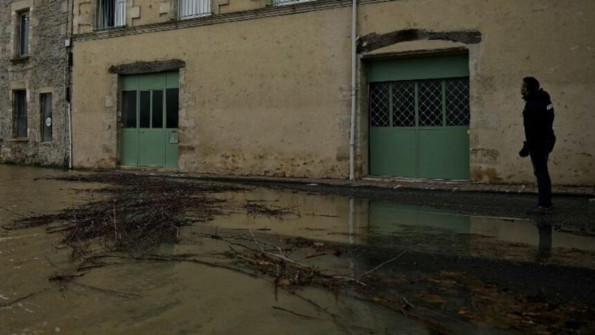 un sofer de camion a murit in franta din cauza furtunii niles 850 000 de locuinte au ramas fara curent 698da964d50ce