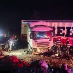 un tir scapat de sub control a spulberat doua masini pe o sosea din iasi accidentul a fost filmat video 69933d67a00ec