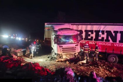 un tir scapat de sub control a spulberat doua masini pe o sosea din iasi accidentul a fost filmat video 69933d67a00ec